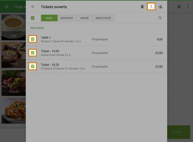Cochez la case des tickets ouverts que vous souhaitez fusionner, puis sélectionnez «Fusionner», en haut à droite.